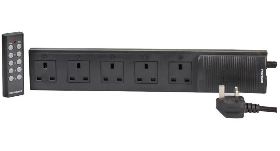 5 Gang Mains Extension with Remote Control, Black, 1m - PELB0429