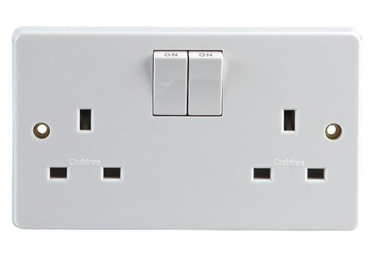 CRABTREE - 4306 - 2 GANG SINGLE POLE SWICHED SOCKET TWIN EARTH