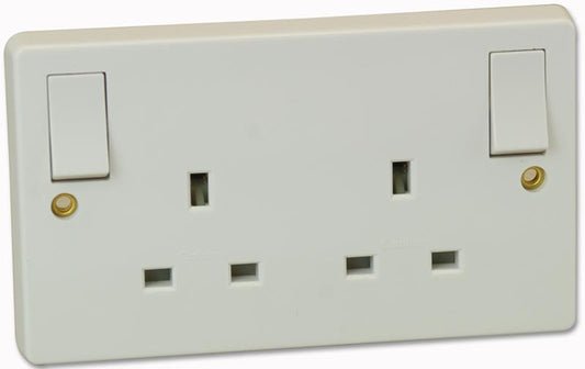 CRABTREE - 4307 - 2 GANG SWITCHED SOCKET WITH OUTBOARD ROCKERS